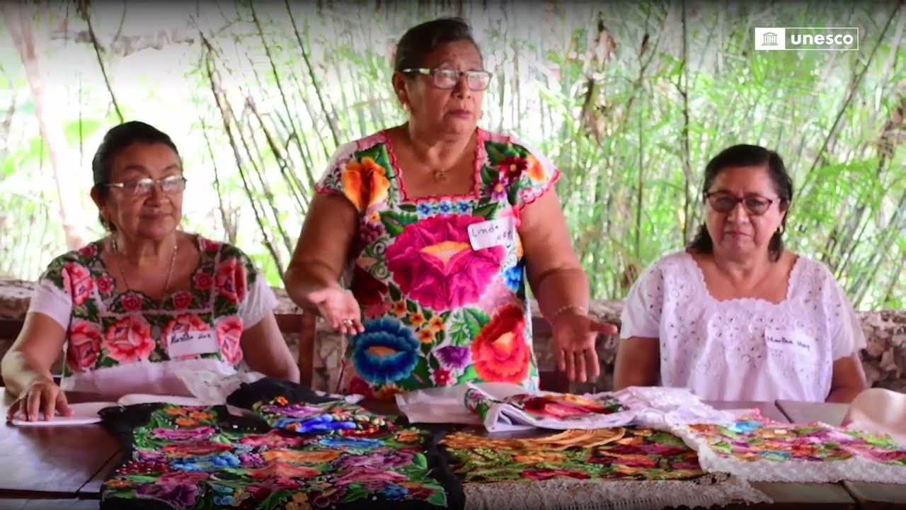 Artesanas inician trabajos del plan de salvaguardia para el bordado maya-yucateco