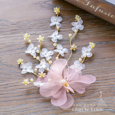 Add the bridal hairclips to your hairstyle unique