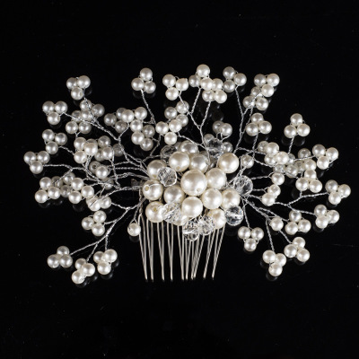 How to pick your wedding hair accessories on a good day?