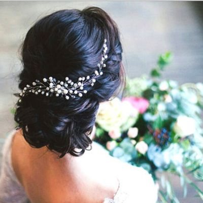These are guide how to pick hair accessory match your wedding theme