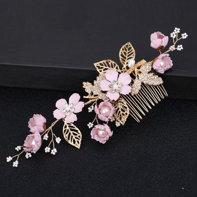 How perfect use wedding hair accessories for wedding ceremony.