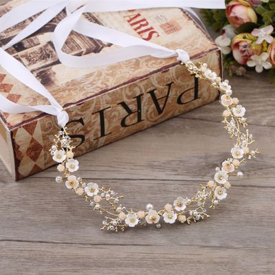 Look Lovely With Pretty Wedding Hair Accessories
