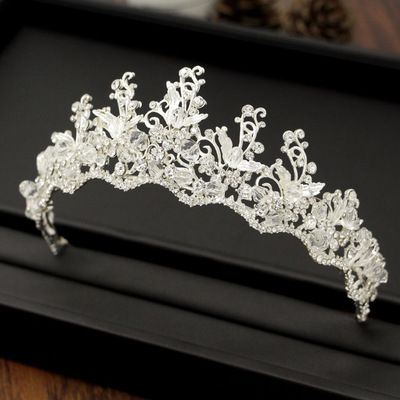 Find the beautiful bridal tiara for your wedding