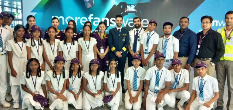 Akshaya Patra’s Beneficiaries Visit BIAL – Air Vistara Team & Live on Radio City 91.1FM.