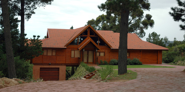 INCORPORATING WOOD INTO THE MODERN HOME