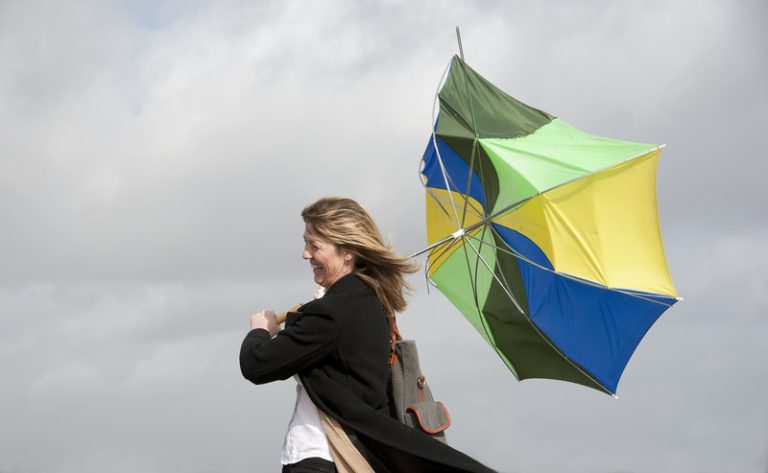 Meteo: venti a 100 km/h e onde fino a 3 metri su alcune Regioni