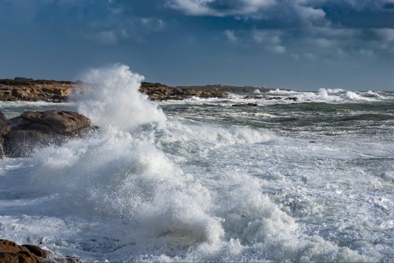 Meteo Francia: tempesta di vento fino a 120 km/h, ecco le regioni più colpite