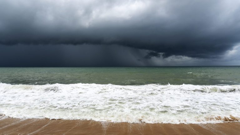 Meteo Italia: tra pochi giorni arriva il maltempo, poi possibile svolta invernale