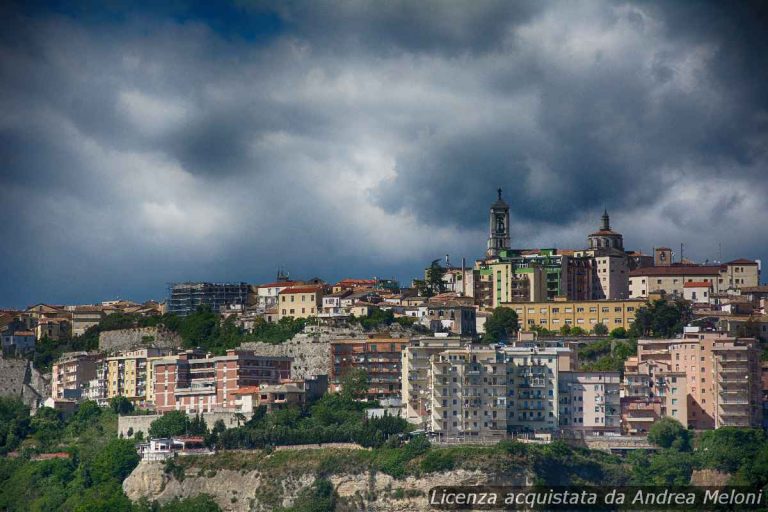 meteo-catanzaro:-domani-nuvoloso,-seguito-da-nubi-sparse-e-vento