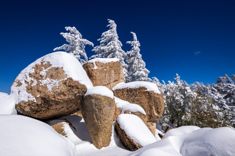 meteo-california:-tempesta-di-neve-paralizza-il-sud-dello-stato,-strade-bloccate-e-disagi-diffusi