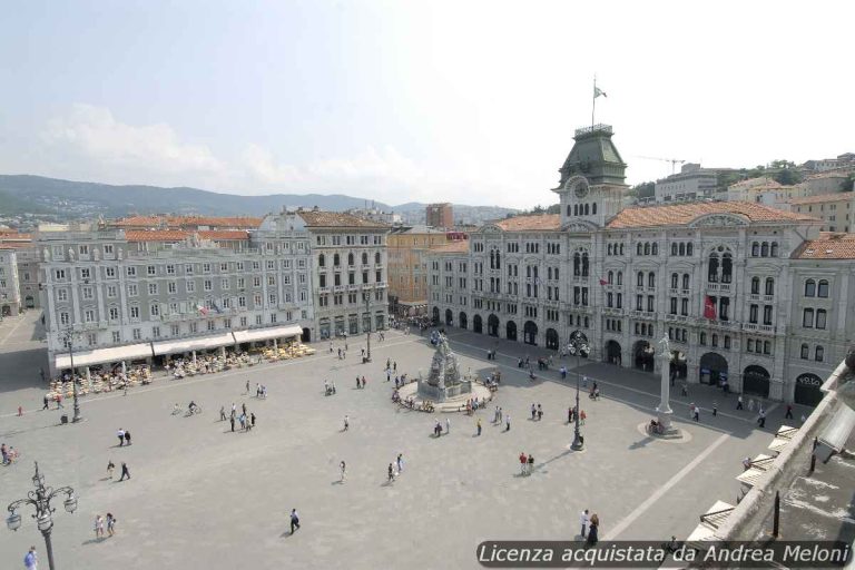 Meteo Trieste: Nuvolosità e Rovesci Domani, Seguiti da Vento e Piovaschi