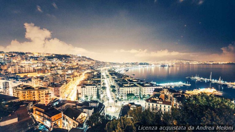 Meteo Napoli: Domani nuvoloso con rovesci e vento, migliora leggermente in serata