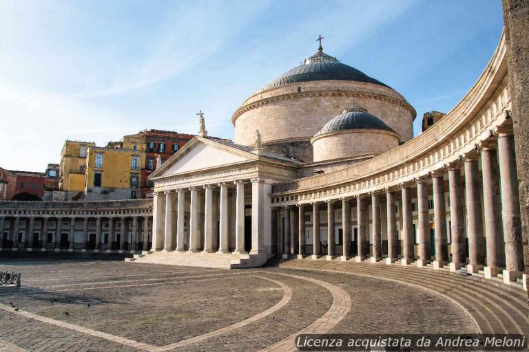 meteo-napoli:-nuvolosita-e-rovesci-in-arrivo,-vento-a-tratti
