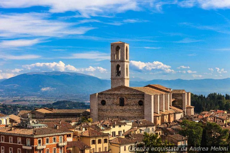 Meteo Perugia: Nubi Sparse Seguite da Sereno e Vento nei Prossimi Giorni