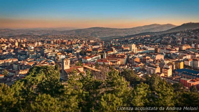 meteo-campobasso:-domani-nuvoloso-con-piovaschi,-seguito-da-nuvolosita-e-vento-intermittente