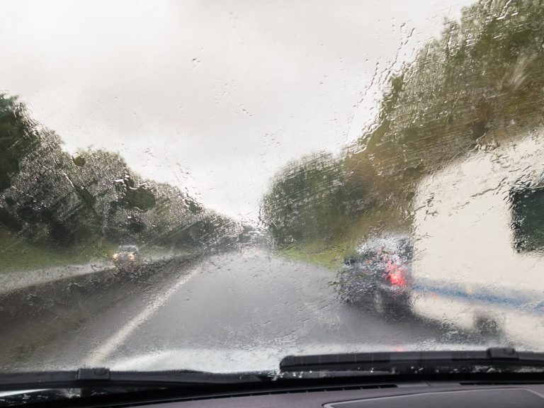 Meteo oggi mercoledì 26 marzo 2025: piogge irregolari e schiarite diffuse al nord della Francia