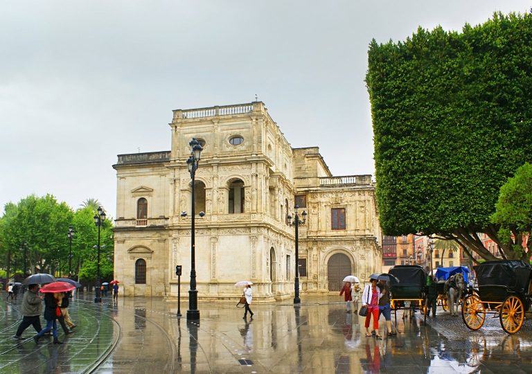 meteo-siviglia,-spagna:-nuova-ondata-di-pioggia-in-arrivo-da-aprile-dopo-una-breve-tregua