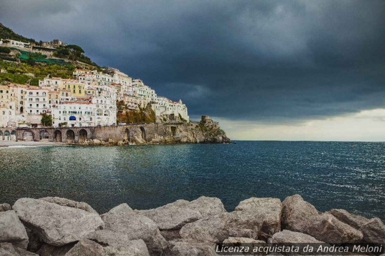 meteo-napoli:-poco-nuvoloso-e-vento,-segue-pioggia-leggera-e-raffiche