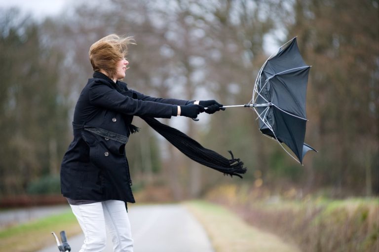 Meteo shock Romania: raffiche di vento fino a 90 km/h in Moldavia