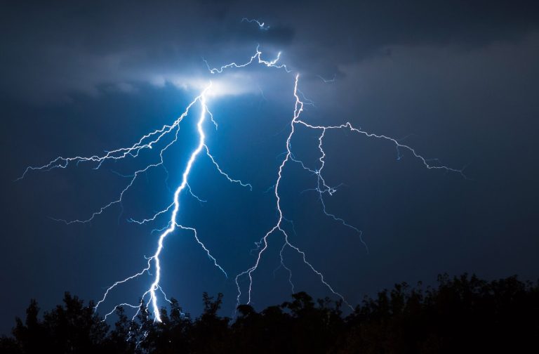 meteo:-il-clima-migliora-ma-resta-instabile,-tra-sole-a-tratti-e-temporali-improvvisi