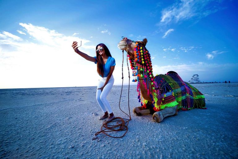 moonlit-magic-returns:-rann-utsav-2025-26-bookings-now-open-for-india’s-iconic-white-desert-festival