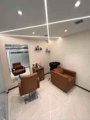 patch-professor:-the-delhi-hair-patch-studio-where-baldness-ends-and-confidence-begins.