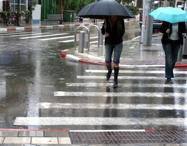 meteo,-domenica-26:-piogge-e-temporali-al-centro,-mentre-il-sud-resta-sotto-un-caldo-anomalo