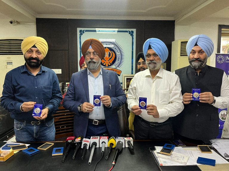 MMTC-PAMP Honours the 350th Martyrdom Year of Guru Tegh Bahadur Ji with 999.9 Purest Silver Coin